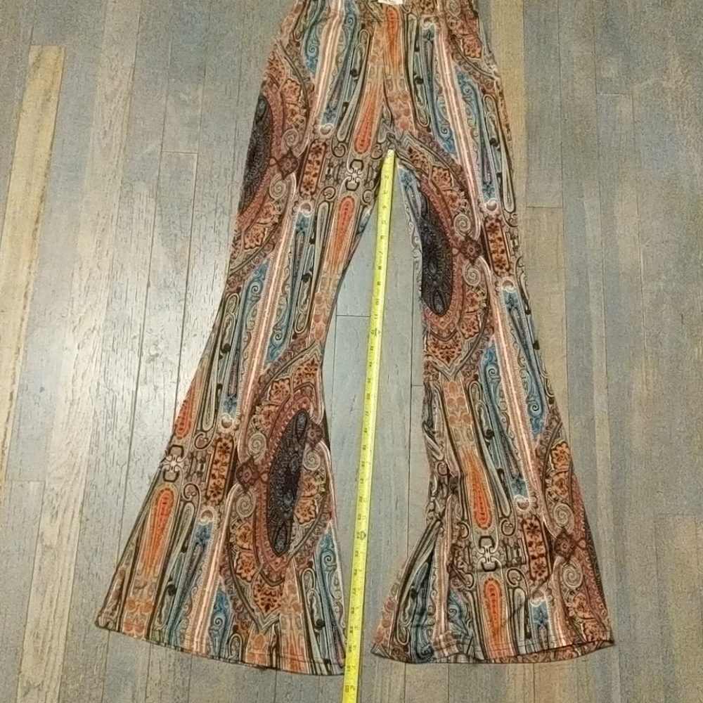 Selfie Couture by Trendology bell bottom leggings - Picture 6 of 6